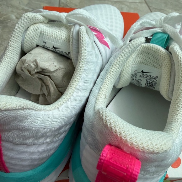 Nike Women’s Renew In Season TR 9 White and Pink Athletic Shoes - Picture 5 of 6